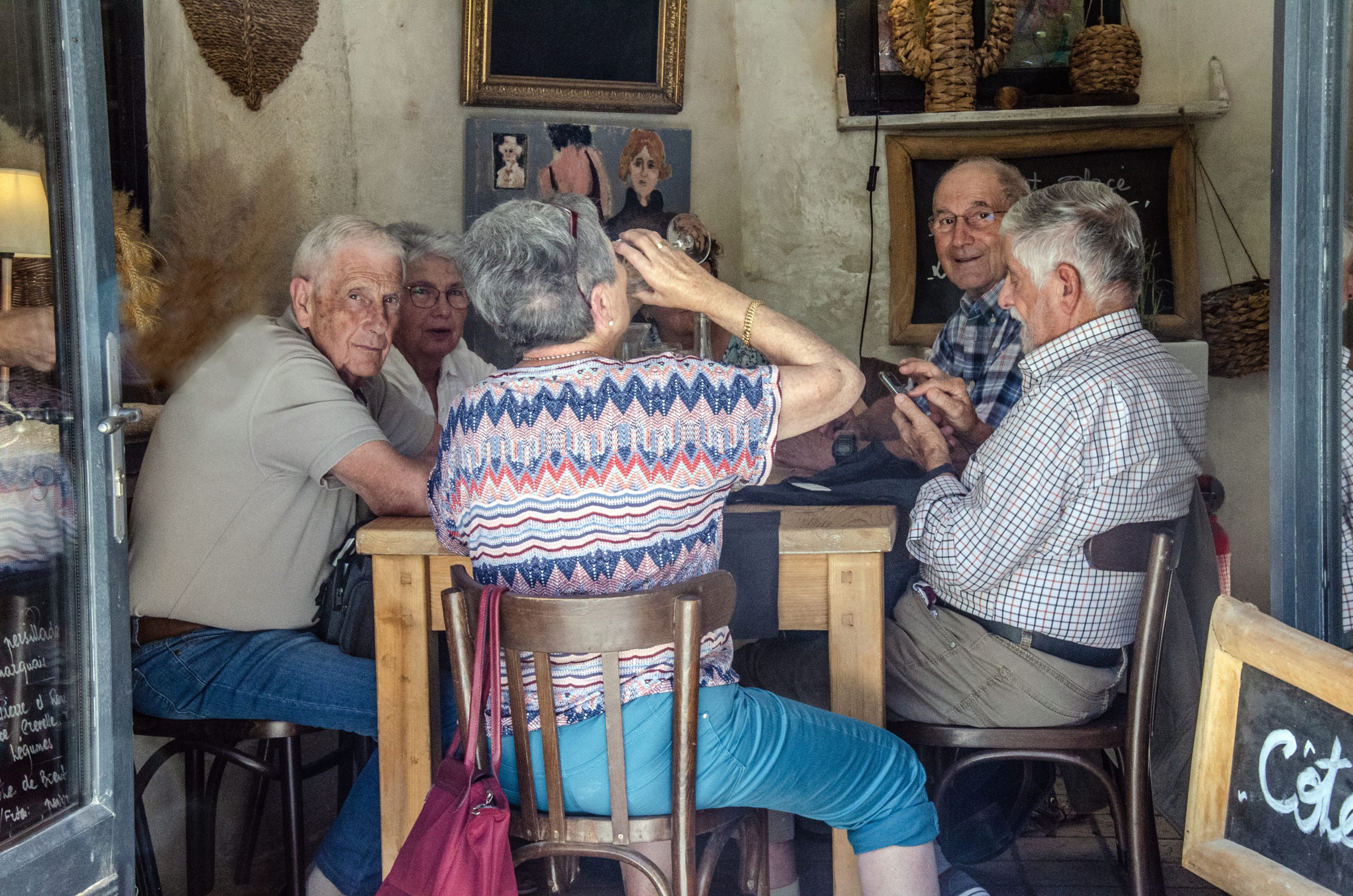 A Luberon régió közösségei az asztaltársaságok 