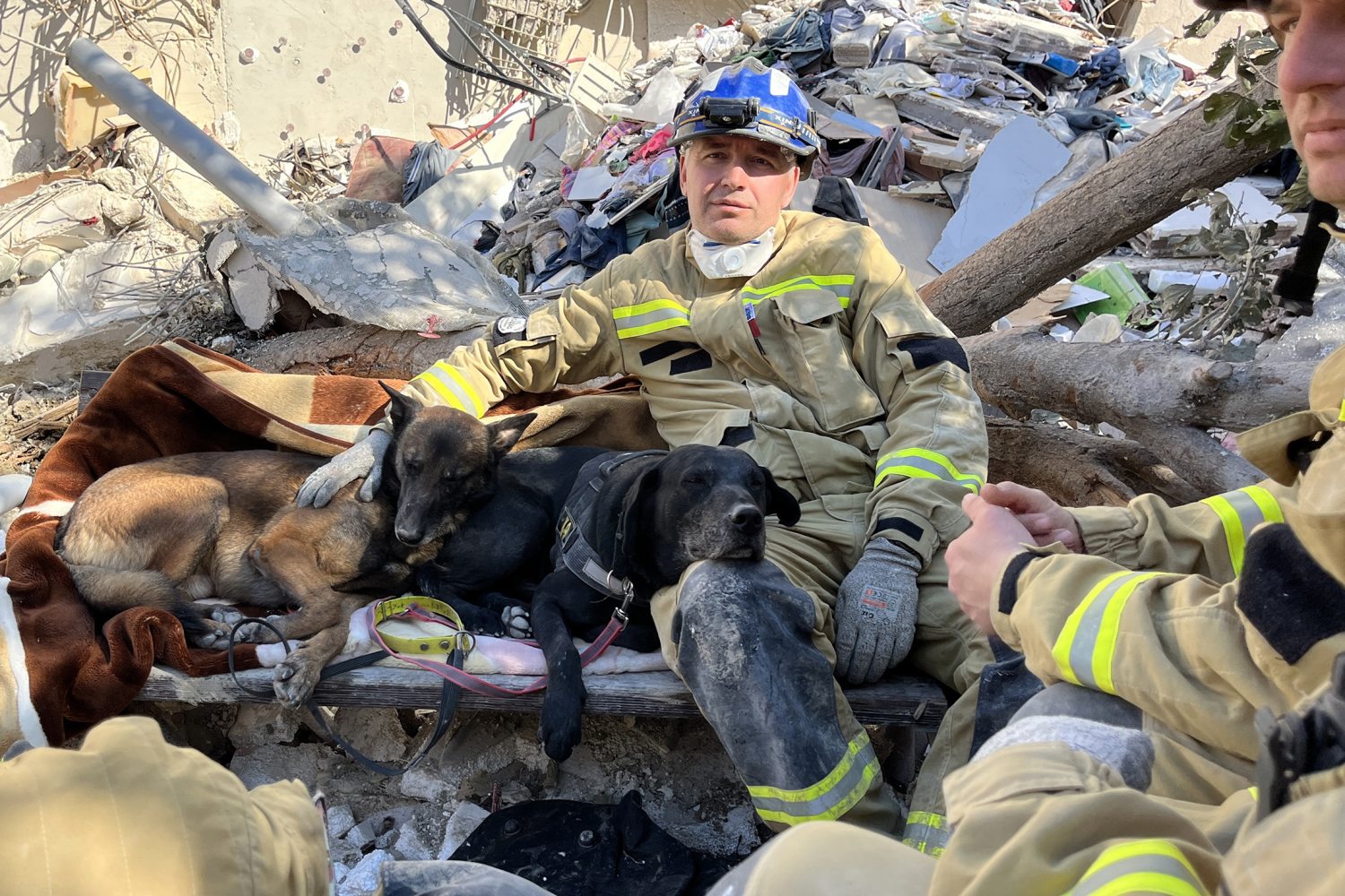 Hungarian rescue team in operation in Turkey