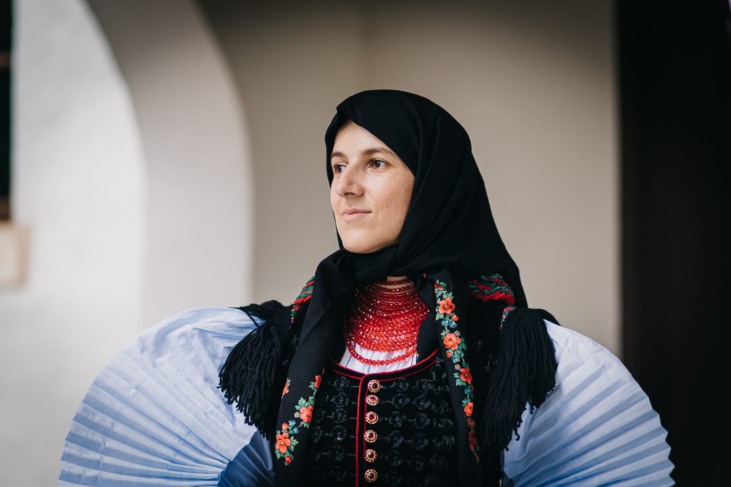 Wearing a headscarf