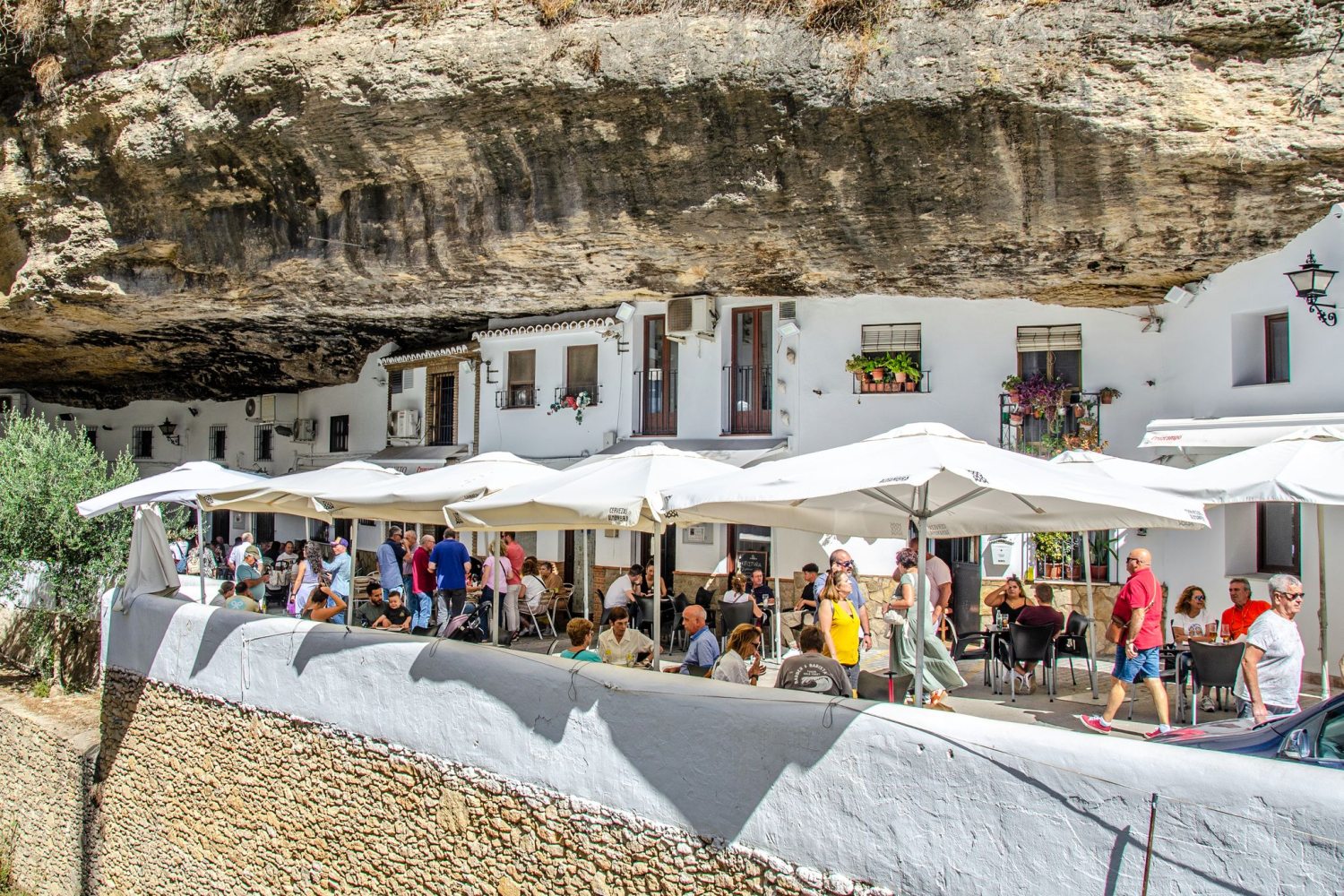 Andalúzia, Setenil de las Bodegas – a szikla alá épült falu