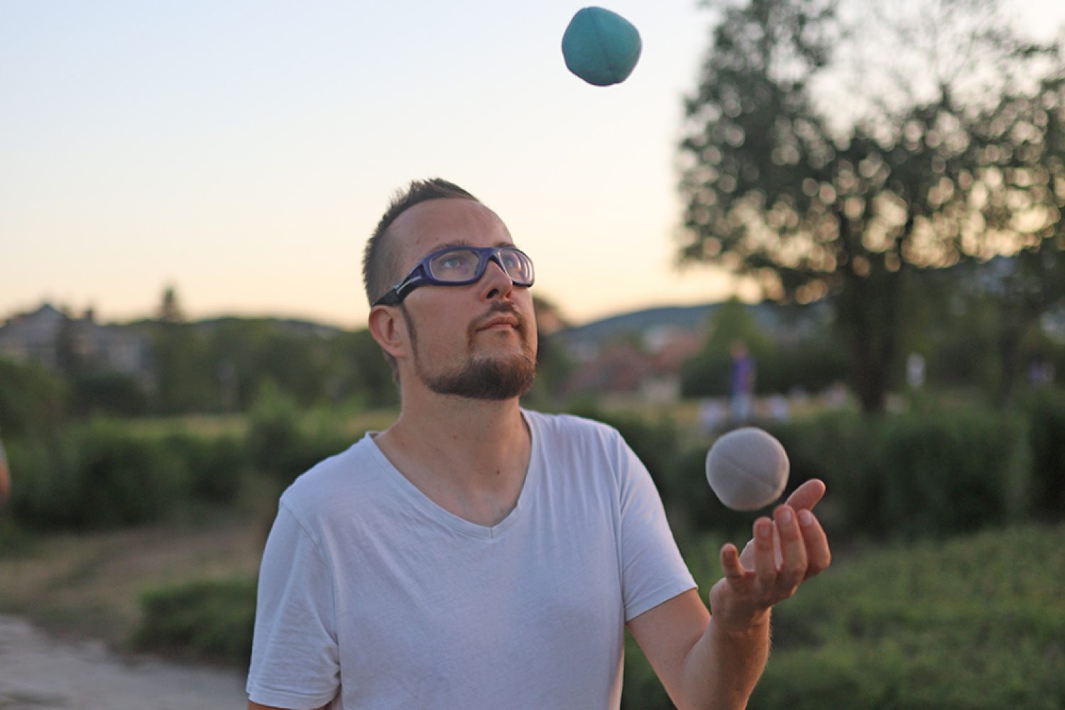 cirkusz zsonglőr mutatvány