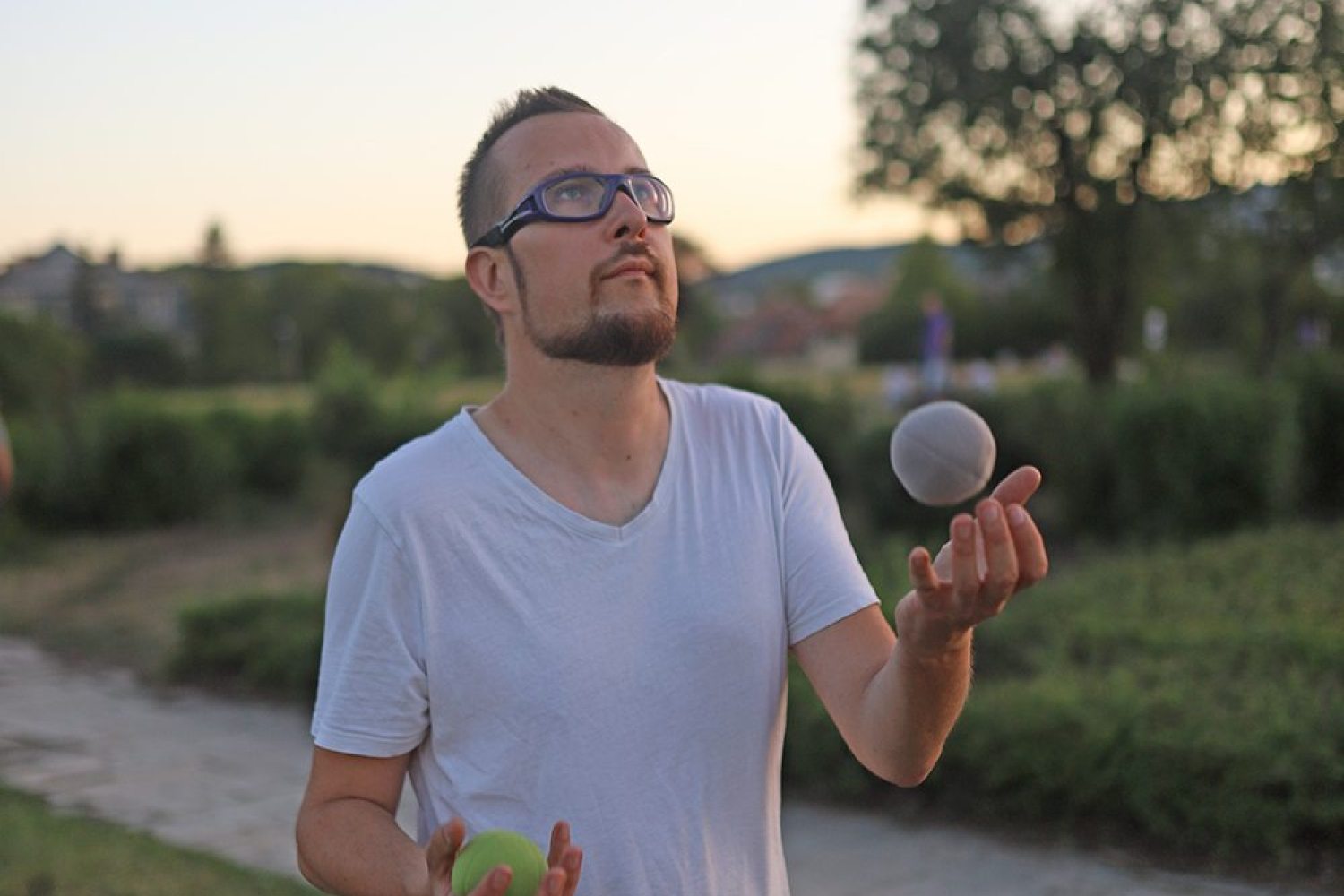 Bendegúz L. Pál juggling