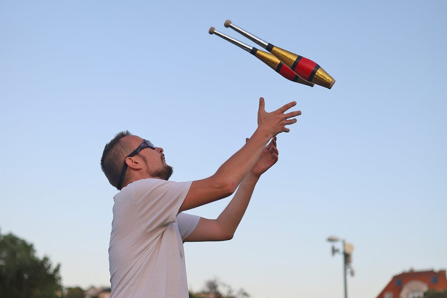 Bendegúz L. Pál juggling