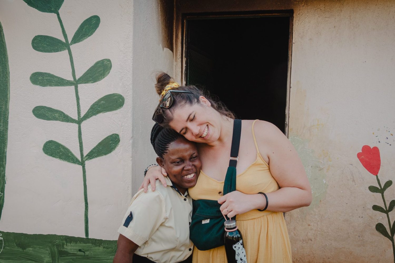 Zsófia with an Ugandan girl