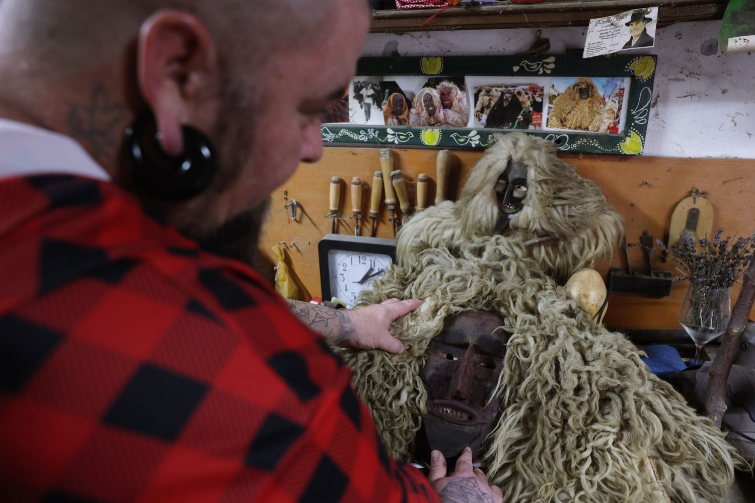 busó csuklya