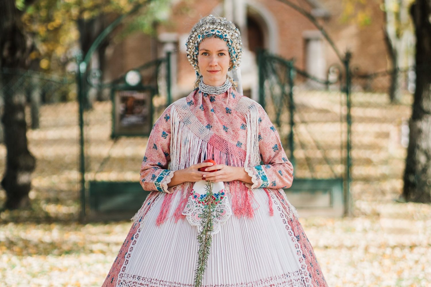 hagyományos menyasszonyi ruha