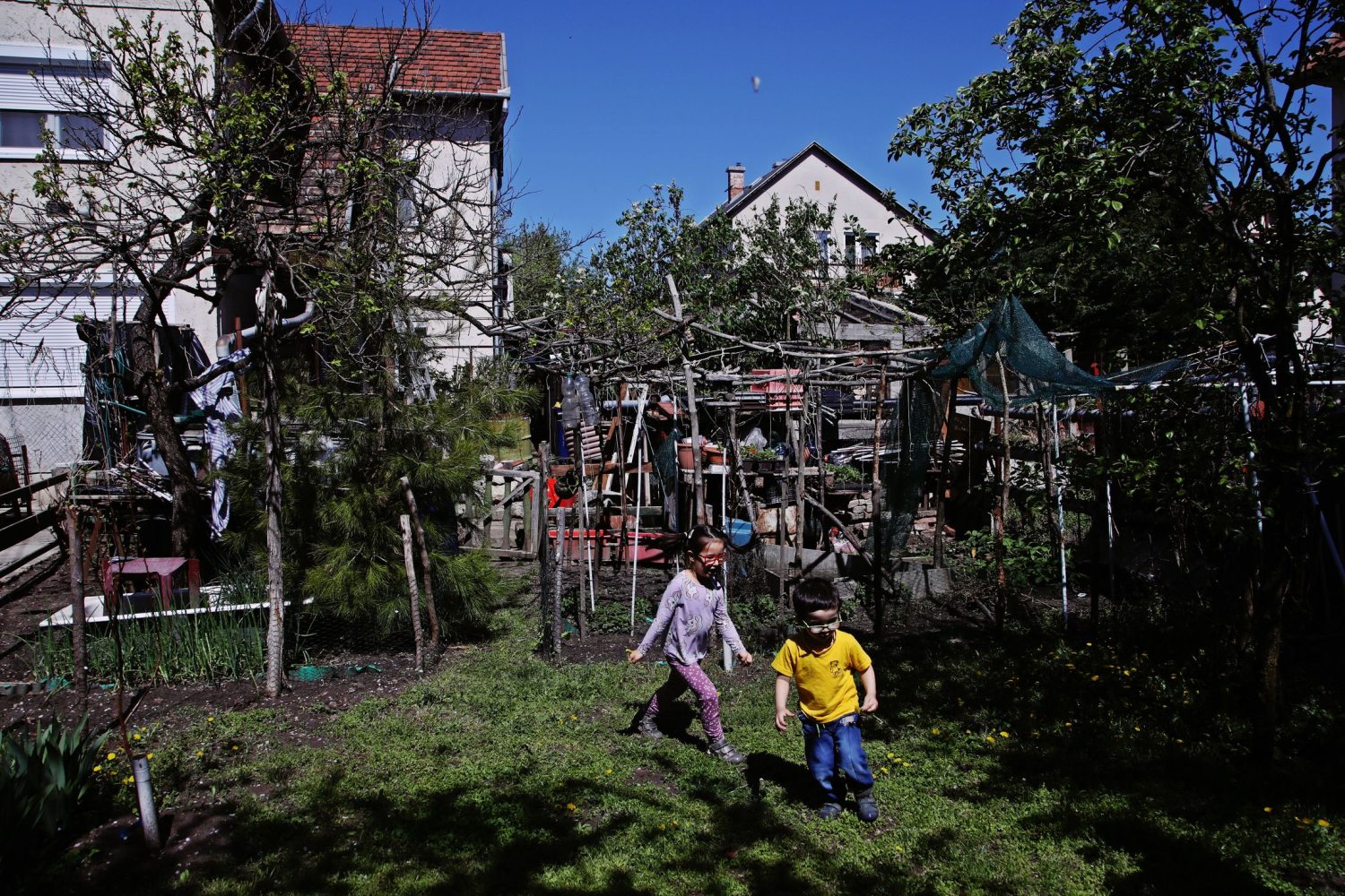 autista gyerek és kistestvére