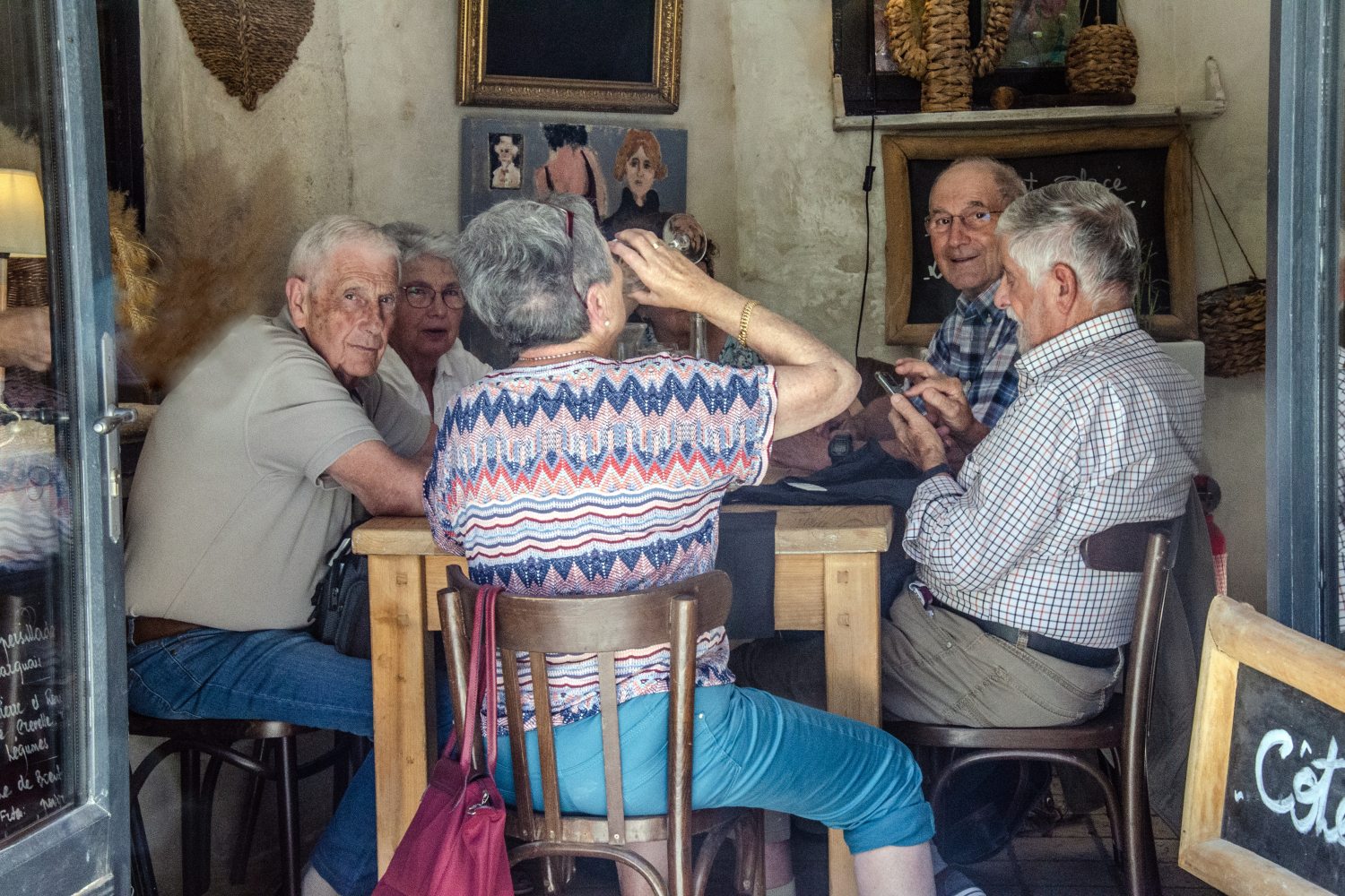 A Luberon régió közösségei az asztaltársaságok 