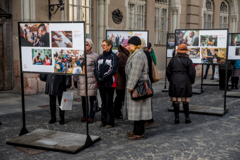 Székesfehérvárra érkezett a Jószolgálat-díj szabadtéri kiállítása