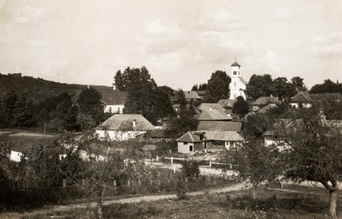 Erdélyi falu látképe