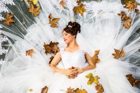 Holtomiglan holtomiglan – Ki házasodik önmagával?