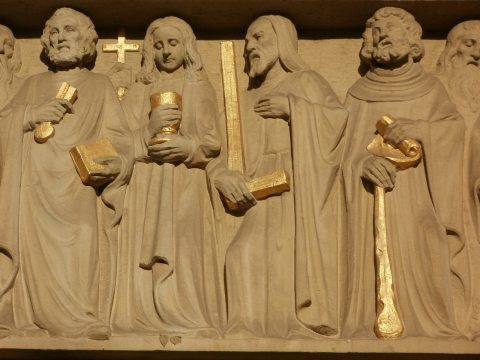 Apostolok csoportja, kőrelief