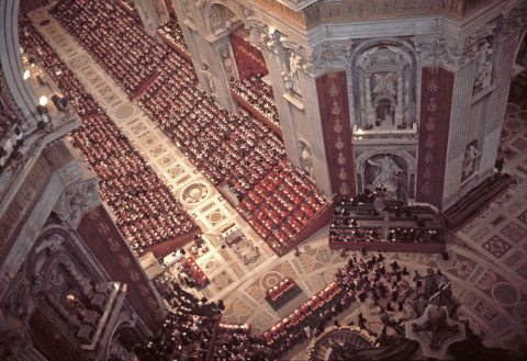 Bíborosok gyűlése Rómában, a Szent Péter-bazilikában