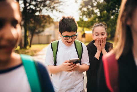 online zaklatás