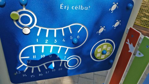 Csepel-sziget élővilága játszótér, 2020. A játszótér tervezője: MPaladin Kft., a játékot a Játéknap tervezte.