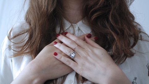 „A felnőttek hazug élete” – Remek karaktereket teremt új regényében Elena Ferrante