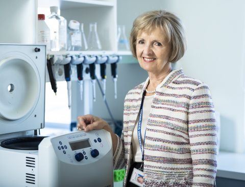 Dr. Ádám Veronika
