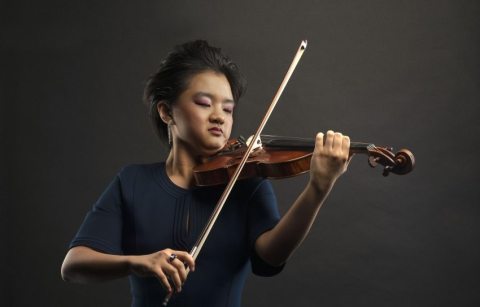Miranda Liu playing the violin