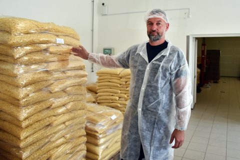 egy rab az állampusztai tésztagyárban
