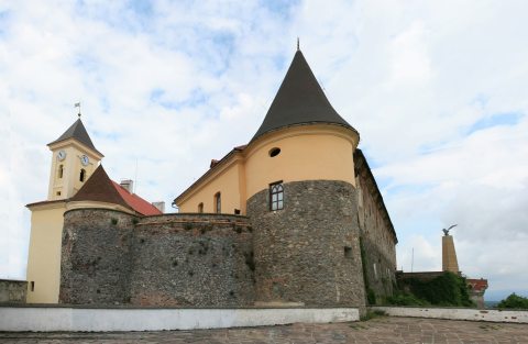 a munkácsi turulszobor