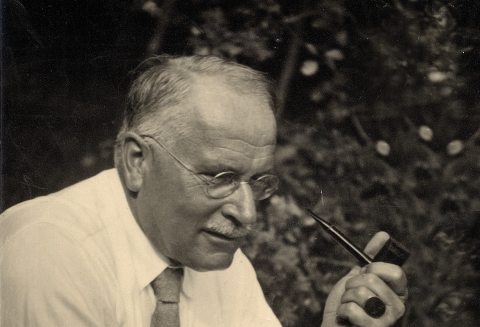 Carl Jung pipával