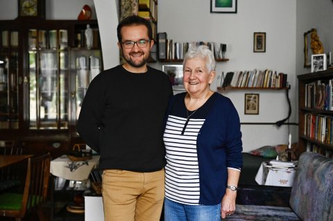 Szekér Kálmánné Márika és az unokája