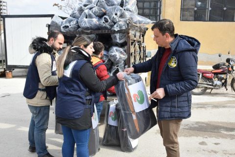 Szíriai lakosok a földrengés után
