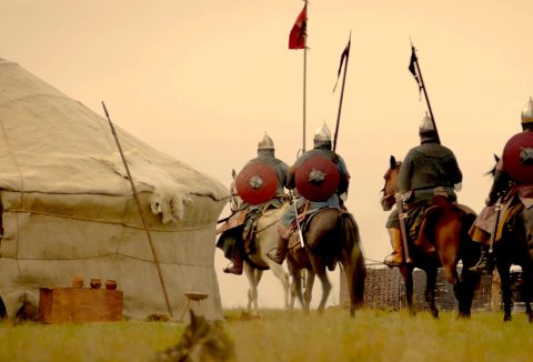 A Lovakon, nyergekben film egy jelenete