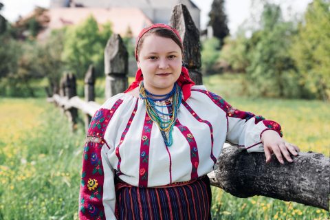 Alina Catană moldvai csángó lány