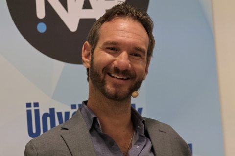 Nick Vujicic a március 11-i előadása előtt tartott sajtótájékoztatón 
