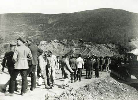 Hadifoglyok a vlagyivosztoki hadifogolytábor melletti területen 1916-ban