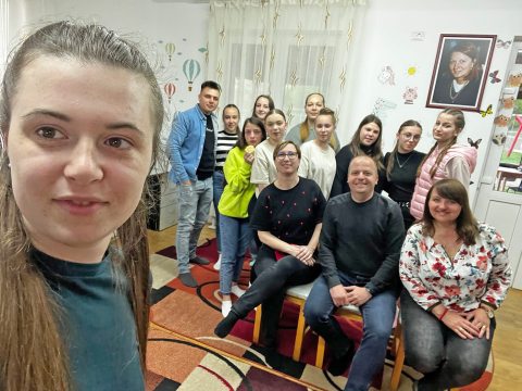 Csángóföld, Dumbravén, Magyar Ház középiskolásokkal