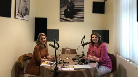 Mégis podcast második évadának első vendége, Király Kitti és Keresztes Ilona műsorvezető