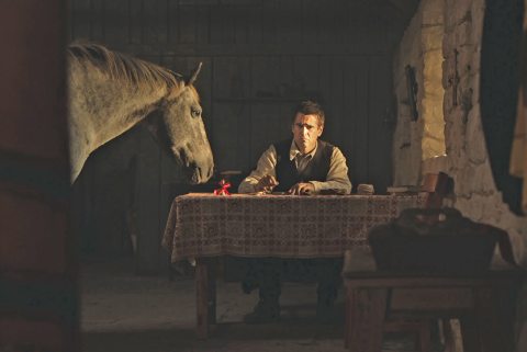 Colin Farrell A sziget szellemei film egy jelenetében