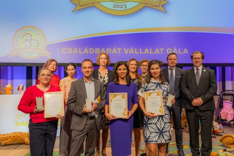 a Családbarát Vállalat 2023 díj nyertes cégeinek képviselői