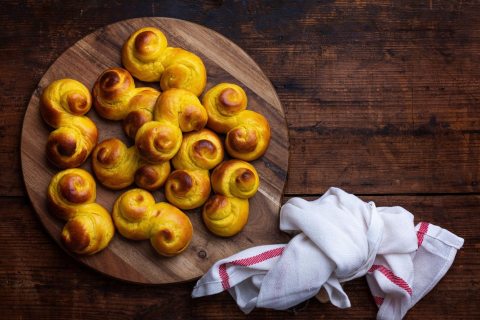 svéd sáfrányos kalács recept