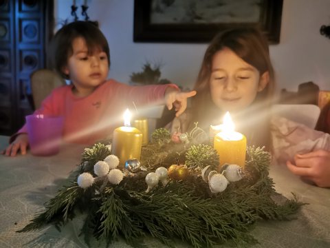 Adventi gyertyagyújtás az Illéssy családban