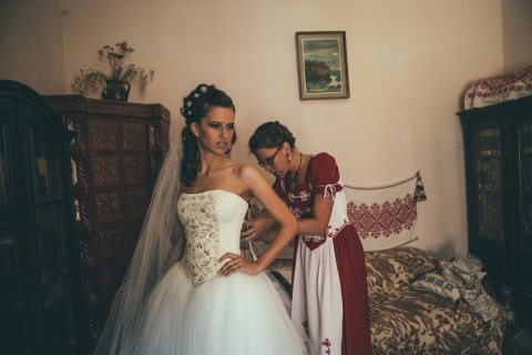 a Benedek Elek leszármazottai közé tartozü Bíró Boróka menyasszonyként