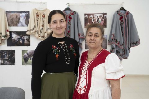 Annamária Győrfi and Zsuzsa Győrfi Lászlóné, shepherdesses from Darassa