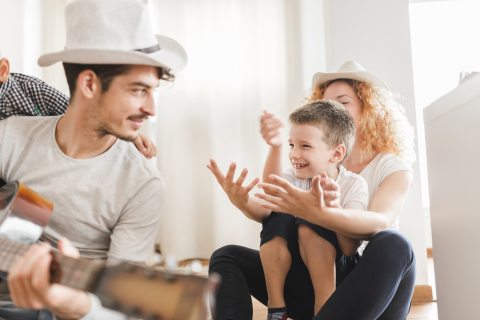 magyraok külföldön cikkhez családról kép