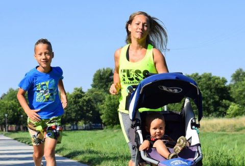 17. kerület csoportja, a Sportolj Ma-Ma programján fut Vajda-Sikos Klaudia