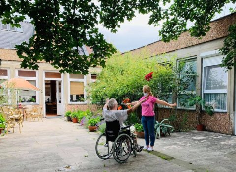 Patient and caregiver on the patio of a hospice house