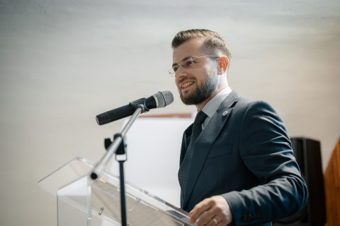 Tőtős Áron
