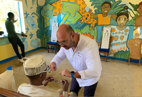 Afrika lakosainak szemét vizsgálja Raák Benedek