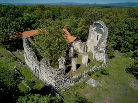 Vértesszentkereszt templom