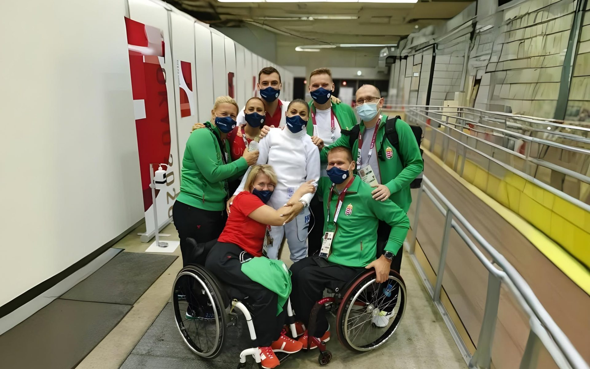 Dr. Bejek Zoltán és a kerekesszékes vívó válogatott