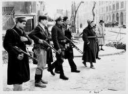 1956 november eleje, felkelők a budapesti József körút és Üllői út sarkán