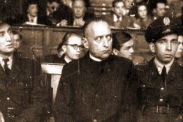 Mindszenty József hercegprímás 1949 februárjában a bíróság előtt