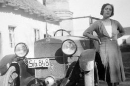 Women with car 1924