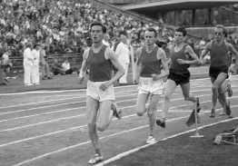 Sándor Iharos running at a race